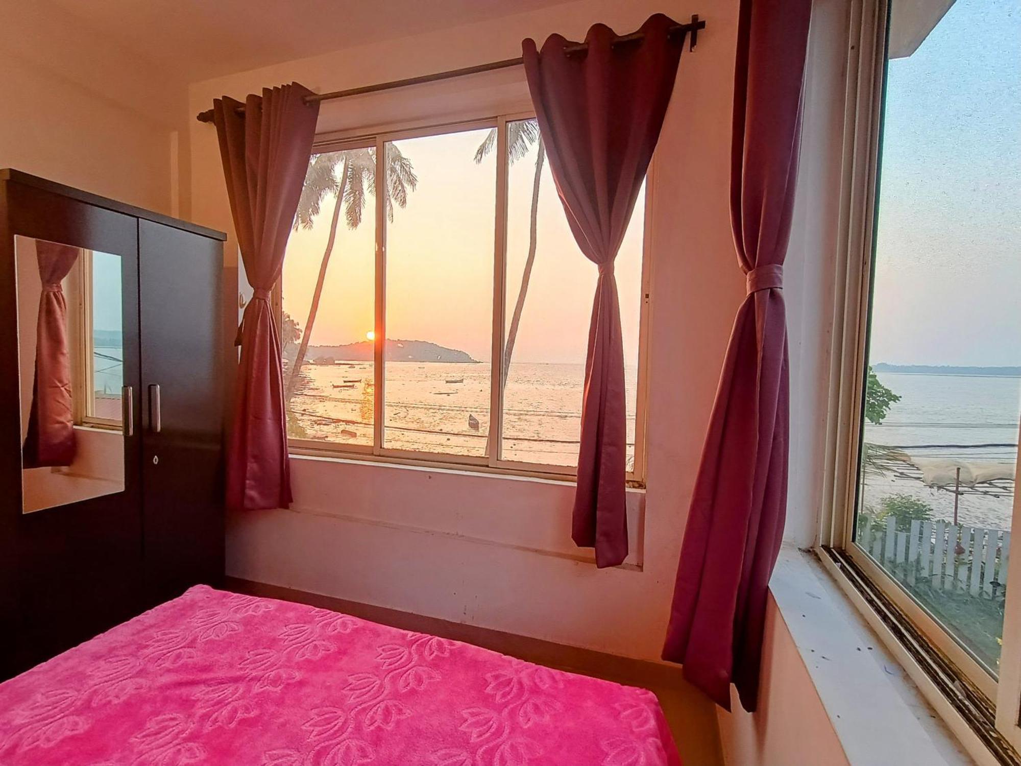 Gs Home On The Bay - Super Sea View Glass Studio Apartment Vagator Εξωτερικό φωτογραφία